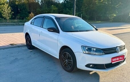 Volkswagen Jetta VI, 2014 год, 1 000 000 рублей, 1 фотография