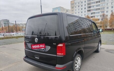 Volkswagen Caravelle T6 рестайлинг, 2017 год, 2 970 000 рублей, 3 фотография