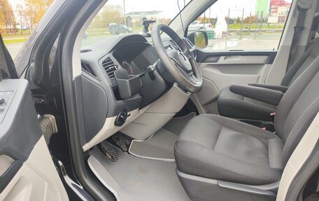 Volkswagen Caravelle T6 рестайлинг, 2017 год, 2 970 000 рублей, 9 фотография