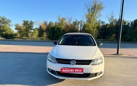 Volkswagen Jetta VI, 2014 год, 1 000 000 рублей, 2 фотография