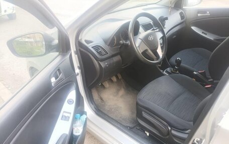 Hyundai Solaris II рестайлинг, 2015 год, 693 000 рублей, 5 фотография