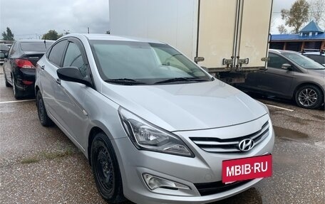 Hyundai Solaris II рестайлинг, 2015 год, 693 000 рублей, 2 фотография