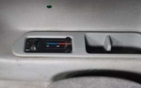 Mazda Bongo Friendee i рестайлинг, 2001 год, 370 000 рублей, 9 фотография