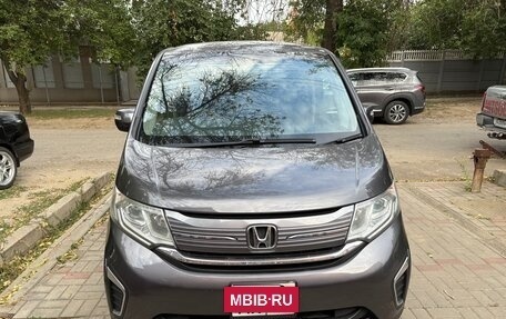 Honda Stepwgn IV, 2016 год, 2 500 000 рублей, 2 фотография