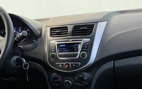 Hyundai Solaris II рестайлинг, 2015 год, 950 000 рублей, 17 фотография