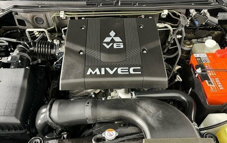 Mitsubishi Pajero IV, 2017 год, 2 800 000 рублей, 20 фотография