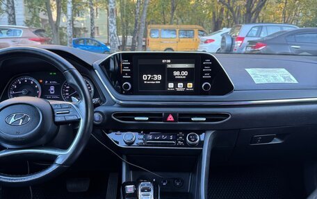 Hyundai Sonata VIII, 2021 год, 1 950 000 рублей, 6 фотография