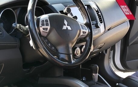 Mitsubishi Outlander III рестайлинг 3, 2010 год, 1 550 000 рублей, 2 фотография