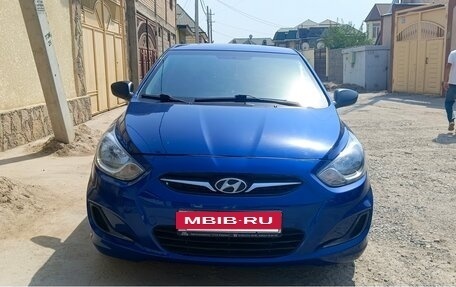 Hyundai Solaris II рестайлинг, 2013 год, 650 000 рублей, 5 фотография