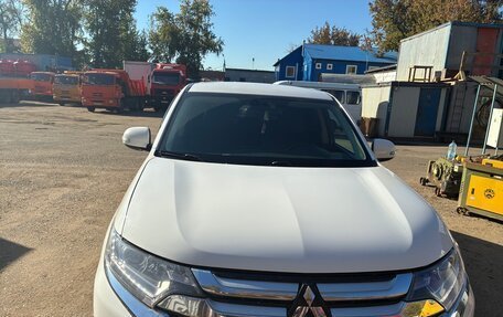 Mitsubishi Outlander III рестайлинг 3, 2017 год, 1 350 000 рублей, 11 фотография
