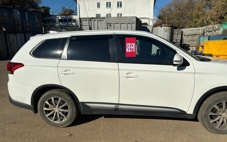 Mitsubishi Outlander III рестайлинг 3, 2017 год, 1 350 000 рублей, 8 фотография