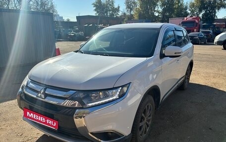 Mitsubishi Outlander III рестайлинг 3, 2017 год, 1 350 000 рублей, 9 фотография