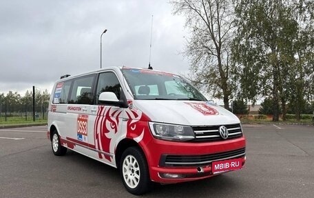 Volkswagen Caravelle T6 рестайлинг, 2017 год, 2 192 000 рублей, 1 фотография