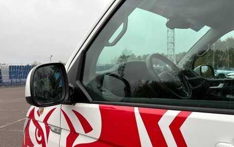 Volkswagen Caravelle T6 рестайлинг, 2017 год, 2 192 000 рублей, 11 фотография