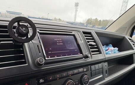 Volkswagen Caravelle T6 рестайлинг, 2017 год, 2 192 000 рублей, 30 фотография
