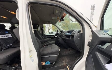 Volkswagen Caravelle T6 рестайлинг, 2017 год, 2 192 000 рублей, 22 фотография