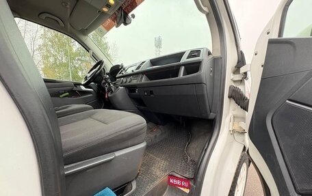 Volkswagen Caravelle T6 рестайлинг, 2017 год, 2 192 000 рублей, 24 фотография