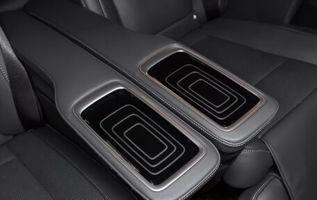 Mercedes-Benz V-Класс, 2024 год, 16 800 000 рублей, 22 фотография