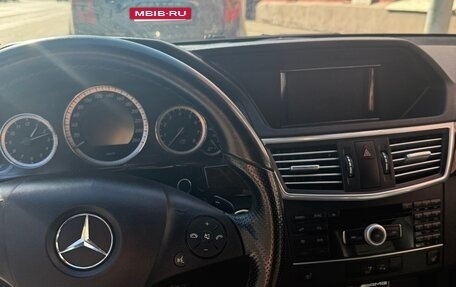Mercedes-Benz E-Класс, 2011 год, 1 700 000 рублей, 6 фотография