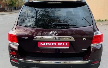 Toyota Highlander III, 2012 год, 2 350 000 рублей, 4 фотография