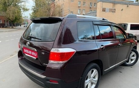 Toyota Highlander III, 2012 год, 2 350 000 рублей, 5 фотография