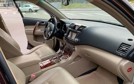 Toyota Highlander III, 2012 год, 2 350 000 рублей, 8 фотография