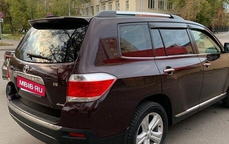 Toyota Highlander III, 2012 год, 2 350 000 рублей, 2 фотография