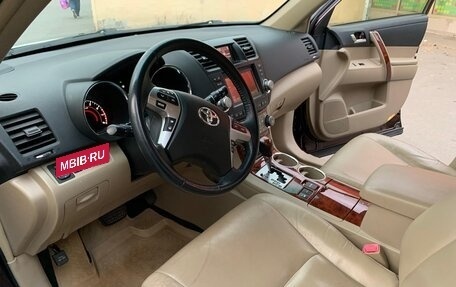 Toyota Highlander III, 2012 год, 2 350 000 рублей, 11 фотография