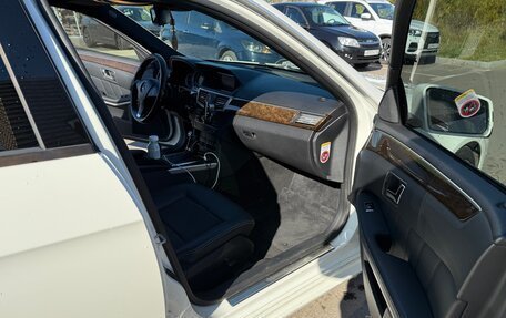 Mercedes-Benz E-Класс, 2010 год, 930 000 рублей, 2 фотография
