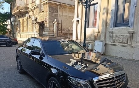 Mercedes-Benz E-Класс, 2019 год, 2 600 000 рублей, 2 фотография