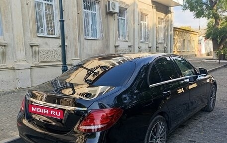 Mercedes-Benz E-Класс, 2019 год, 2 600 000 рублей, 3 фотография