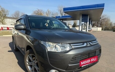 Mitsubishi Outlander III рестайлинг 3, 2013 год, 1 400 000 рублей, 2 фотография