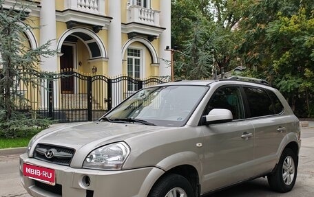 Hyundai Tucson III, 2008 год, 740 000 рублей, 2 фотография