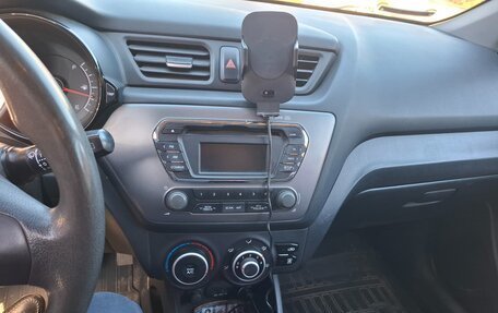 KIA Rio III рестайлинг, 2013 год, 800 000 рублей, 4 фотография
