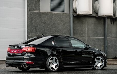 Volkswagen Jetta VI, 2013 год, 1 299 999 рублей, 2 фотография