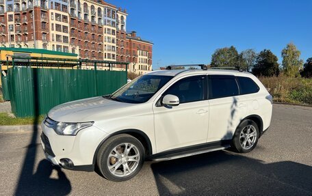 Mitsubishi Outlander III рестайлинг 3, 2014 год, 1 500 000 рублей, 3 фотография