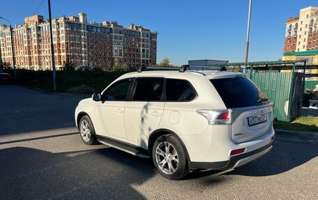 Mitsubishi Outlander III рестайлинг 3, 2014 год, 1 500 000 рублей, 2 фотография