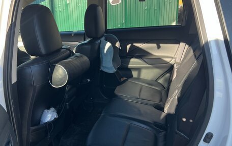 Mitsubishi Outlander III рестайлинг 3, 2014 год, 1 500 000 рублей, 8 фотография