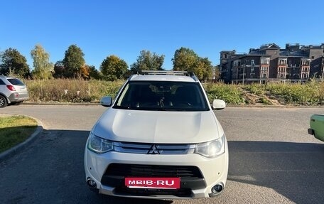 Mitsubishi Outlander III рестайлинг 3, 2014 год, 1 500 000 рублей, 4 фотография