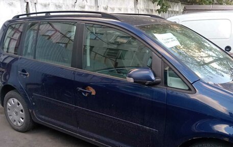 Volkswagen Touran III, 2006 год, 337 000 рублей, 2 фотография