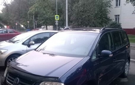 Volkswagen Touran III, 2006 год, 337 000 рублей, 3 фотография