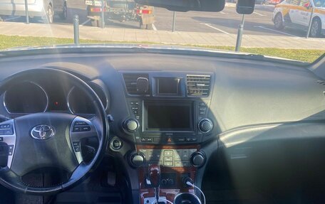 Toyota Highlander III, 2010 год, 1 650 000 рублей, 12 фотография