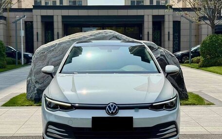 Volkswagen Golf VIII, 2022 год, 1 872 000 рублей, 2 фотография
