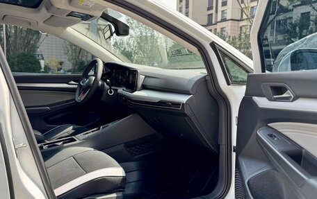Volkswagen Golf VIII, 2022 год, 1 872 000 рублей, 12 фотография