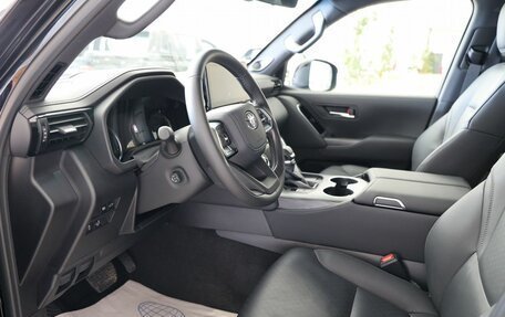 Toyota Land Cruiser, 2025 год, 17 599 000 рублей, 12 фотография