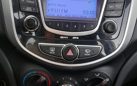 Hyundai Solaris II рестайлинг, 2011 год, 750 000 рублей, 9 фотография