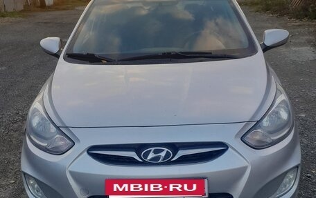 Hyundai Solaris II рестайлинг, 2011 год, 750 000 рублей, 5 фотография