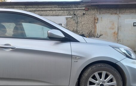 Hyundai Solaris II рестайлинг, 2011 год, 750 000 рублей, 23 фотография