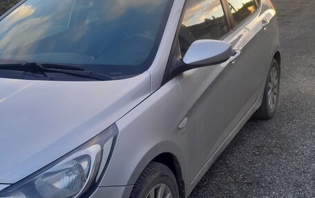 Hyundai Solaris II рестайлинг, 2011 год, 750 000 рублей, 21 фотография