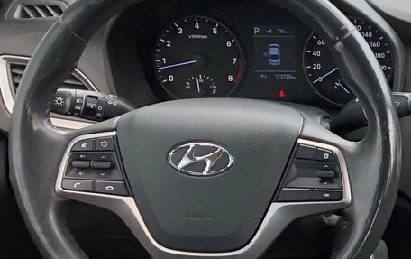 Hyundai Solaris II рестайлинг, 2017 год, 1 210 000 рублей, 12 фотография